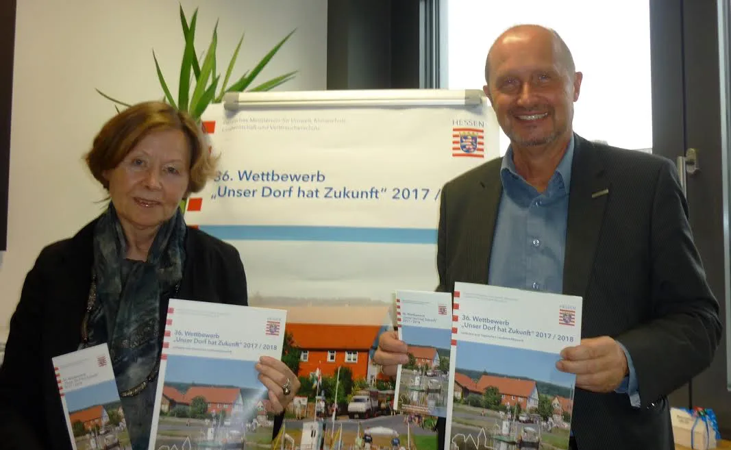 Gudrun Müller-Mollenhauer und Heinz Schreiber werben für den Wettbewerb. Foto: LDK